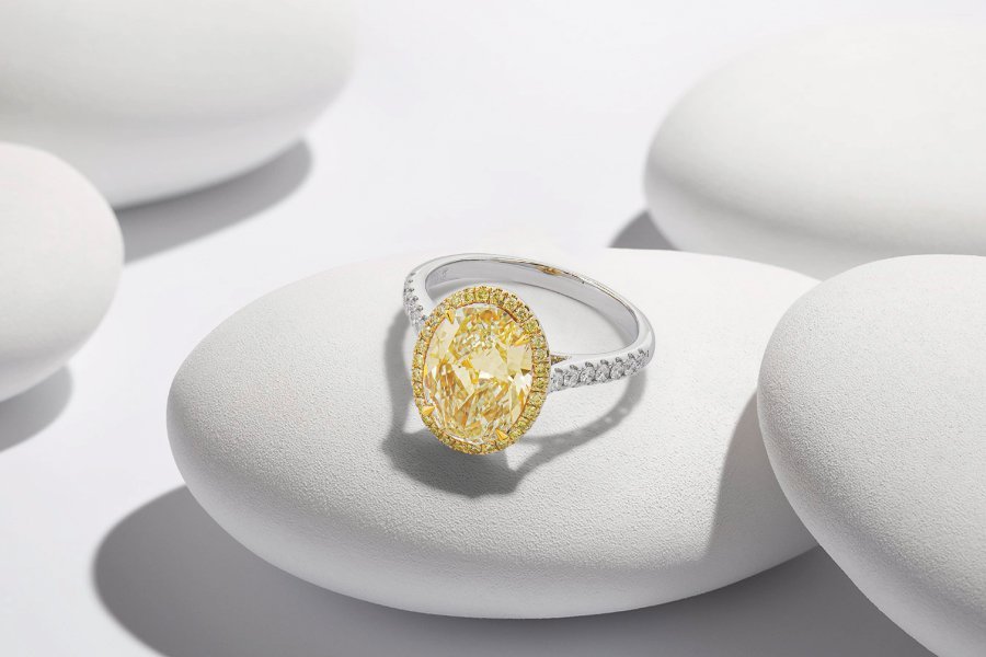 Direct sunlight on the jewelry